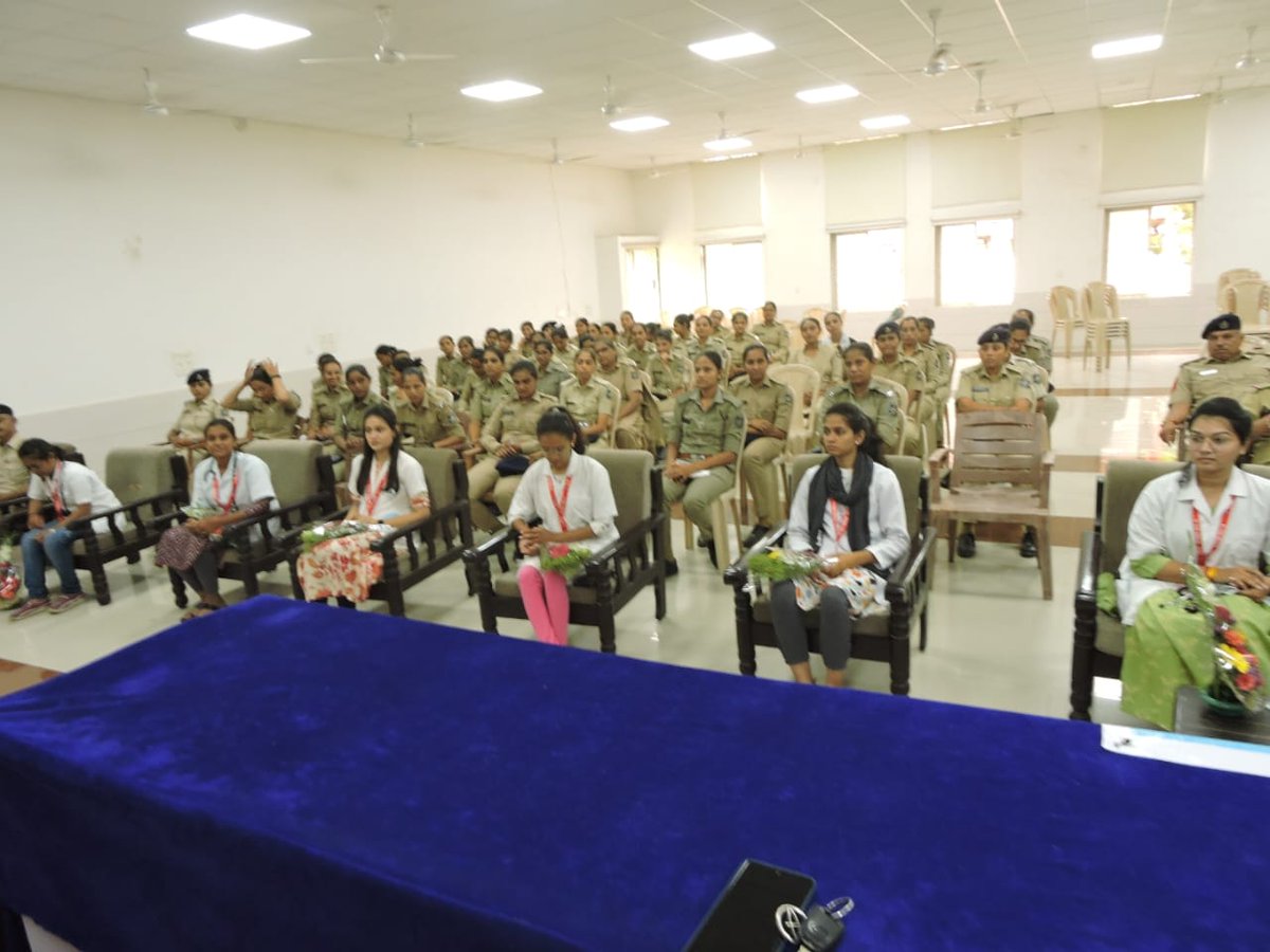 Vadcitypolice's tweet photo. @dgpgujarat 

#VadodaraCityPolice #sarvarcamp #medicalcamp #vadodaracity #Vadodara #baroda https://t.co/GF519HL0mp