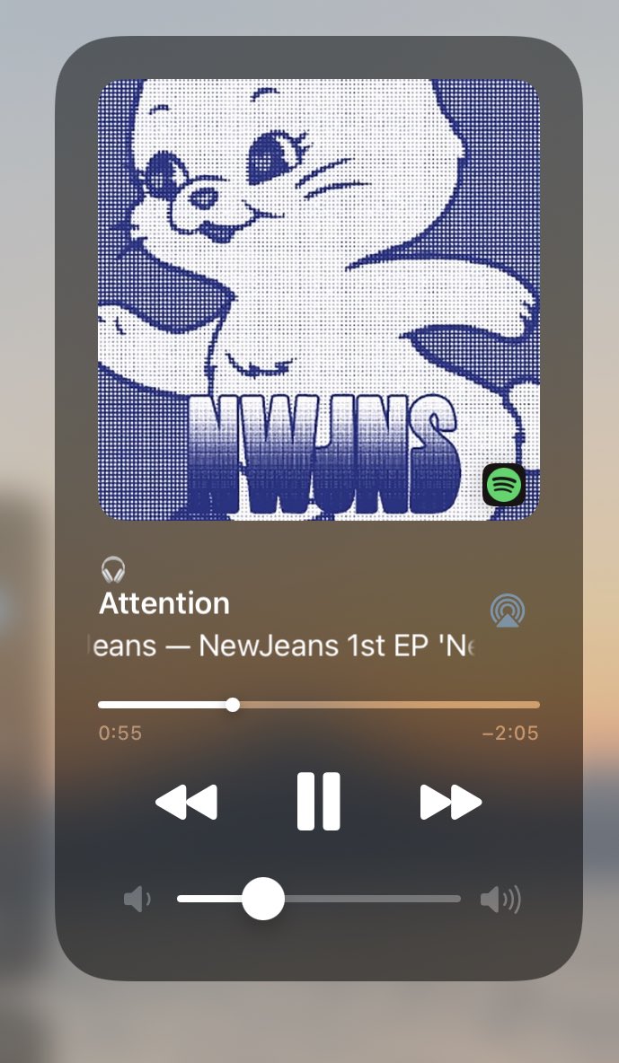 แวะมารีวิวใช้งานจริงหูฟังblue box bb001  ซื้อจากStudio7มีรับประกันจากศูนย์ 1ปี ชอบมาก ราคาไม่ถึงพัน บีสต์ดีมาก เชื่อมบลูทูธไม่เคยหลุดเลย แบตอึดมาก นี่ชาร์ทวันแรกวันเดียวจนตอนนี้แบตยังไม่หมดเลย ดีไซน์สวย ฟองน้ำครอบหูนุ่มมากไม่เจ็บหูเลย ตัดเสียงรบกวนดีมากด้วย คือดีเกินราคาจริงๆ🎧🤍