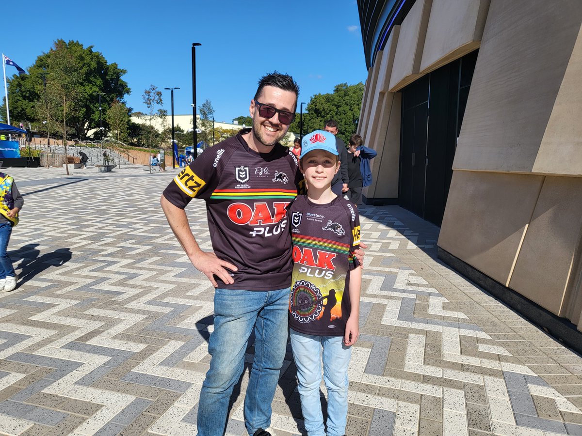 ContinuousCall's tweet photo. Incredible to see so many @NRL fans representing their teams colours at @AllianzStadium 

Come say hi to the boys and show your team spirit! https://t.co/rXkR8VJdli