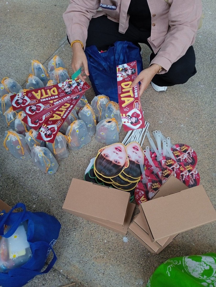 Ditamin_Team's tweet photo. hi semua, untuk freebies DITA sudah siap, kalian bisa datang di lokasi penukaran tiket.

#DTKVFEST22
#SECRET_NUMBER #DITAKARANG #디타 https://t.co/xGA9JZYjyH