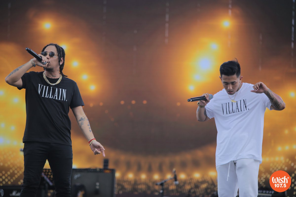 wish1075's tweet photo. Rapper #Pricetagg brought @jpbacallan as a surprise guest to perform their hit collab, "Pahina," which they originally recorded with @glocdash9.
#8thWishAnniversary https://t.co/wkraZEDA36