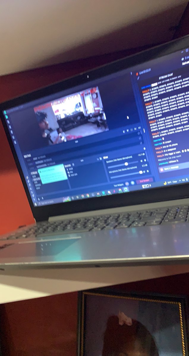 teafib's tweet image. WAS HAVIJG A SLEEPOVER AND A ROACH CAME OUT ON STREAM AND BEEN TRYNA KILL IT FOR LIKE 30 MINS. IDK WHEre it WENT AND IM STILL PARANOID 💀💀💀