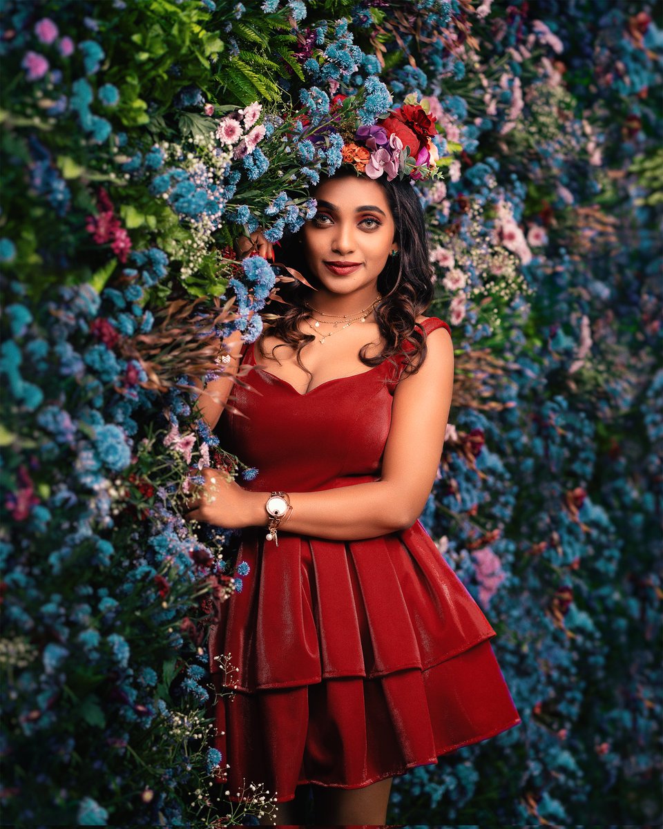 V2Cinemas's tweet photo. Ravishing in red ♥️
Actress @IamRetha_here #Retha https://t.co/jiVkAOlybe