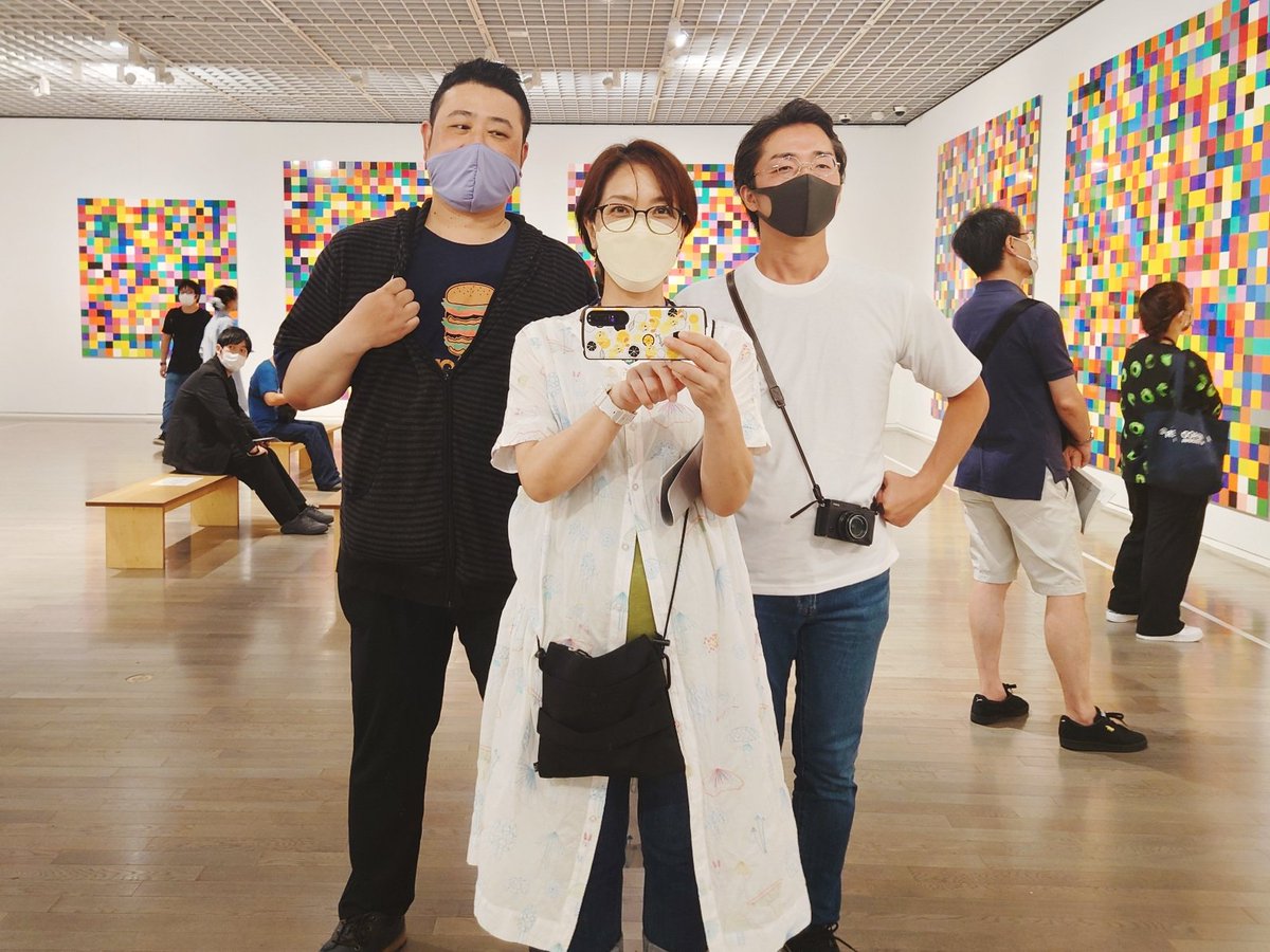 shimensoka04's tweet photo. リヒター展をみて写真とは絵画とは個性とはと考えるシメンソカ定例会(今日は特に真面目取り組んでます)

＃ゲルハルト・リヒター展
＃東京国立近代美術館
＃シメンソカ https://t.co/vPeXelNl78