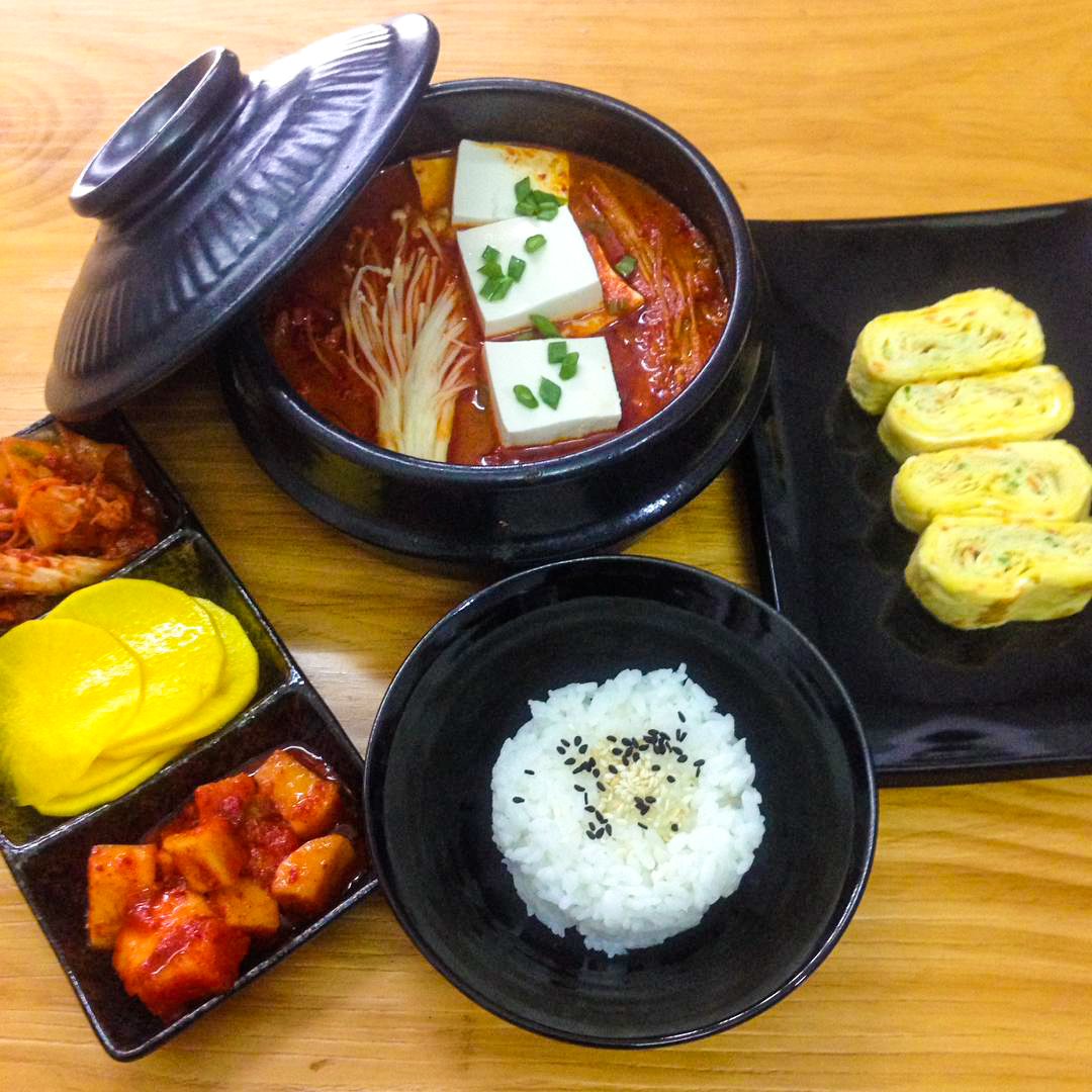 KokumaHq's tweet photo. Btw, ni la menu yg Korean guy ni selalu order. Kimchi Tuna Jiggae &amp; Kimbap. Masak Kimchi Jiggae ni pun guna Kimchi Napa yg Kokuma buat jgk ye. Nak order kimchi utk pos pun boleh

Dapatkn dkt Shopee:
https://t.co/HBnqBCdKfW https://t.co/6OerH94CUo