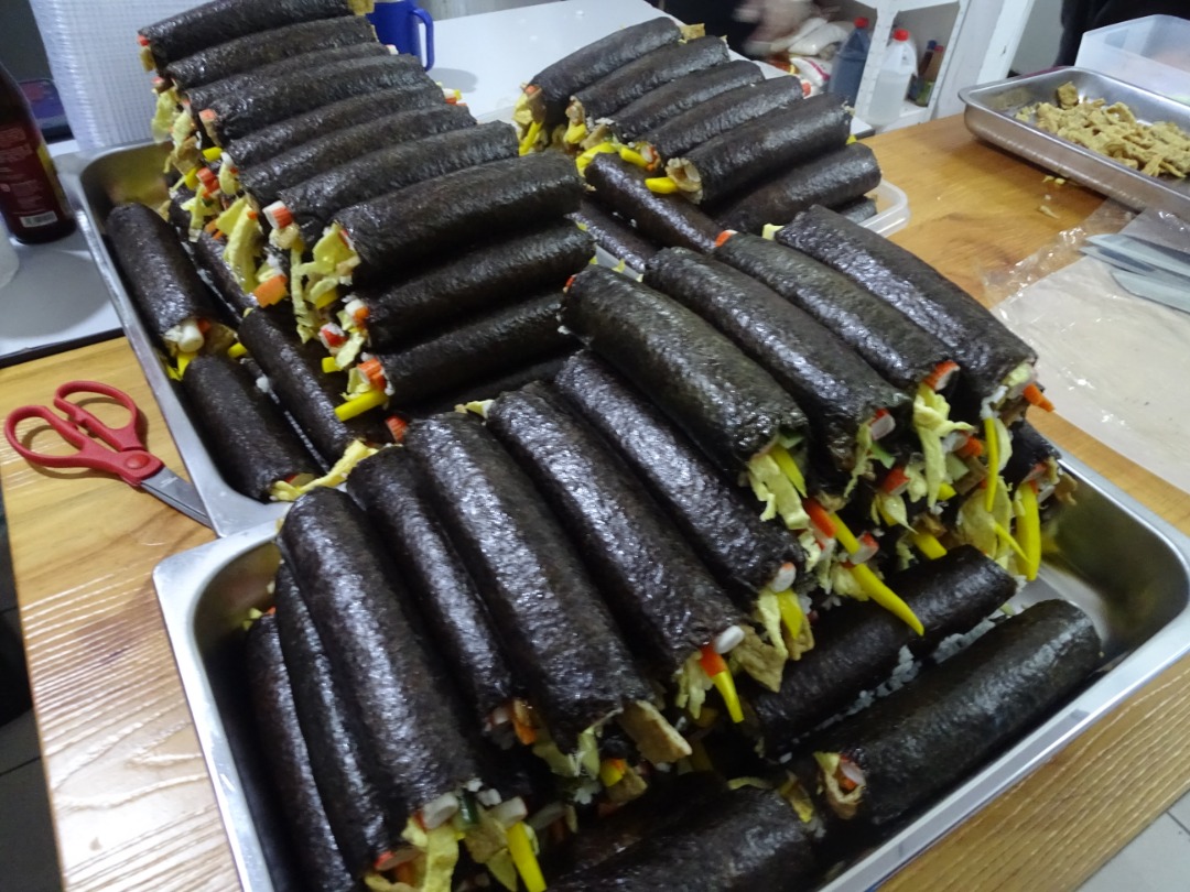 KokumaHq's tweet photo. Btw, ni la menu yg Korean guy ni selalu order. Kimchi Tuna Jiggae &amp; Kimbap. Masak Kimchi Jiggae ni pun guna Kimchi Napa yg Kokuma buat jgk ye. Nak order kimchi utk pos pun boleh

Dapatkn dkt Shopee:
https://t.co/HBnqBCdKfW https://t.co/6OerH94CUo