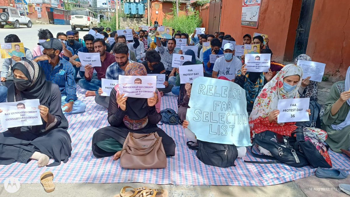 AsifaSaed's tweet photo. @Drsheikhamina @OfficeOfLGJandK @OfficeOfLGJandK @manojsinha_ have mercy on us now.We have High Hopes in the Adminstration that justice will prevail and students will be considered..High time to implement the sidhhant; 
Be gunnah ko chedo mat aur gunahagar ko chodo mat.@OfficeOfLGJandK https://t.co/DPdpQXUU4H