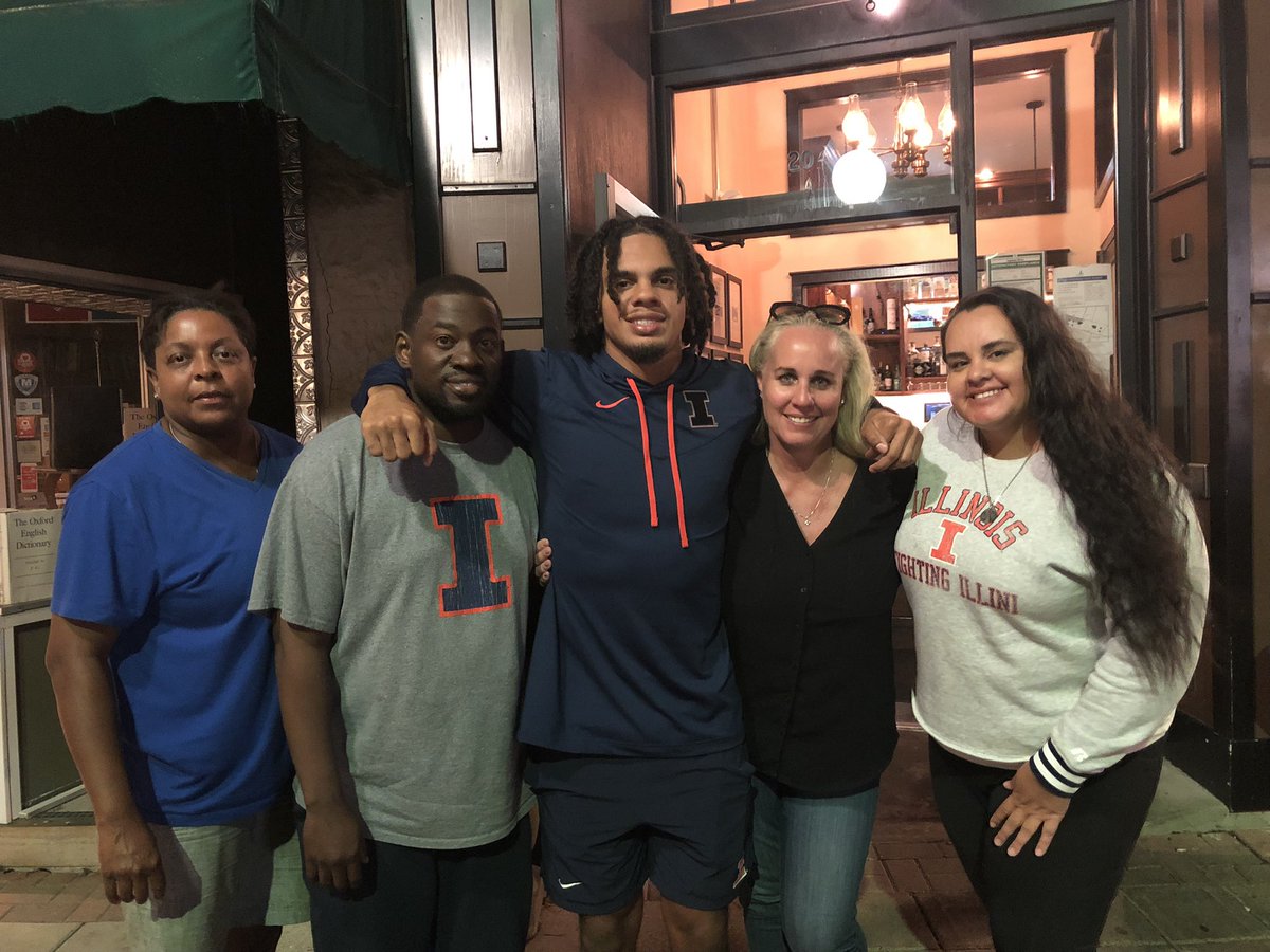 Cisneros_Miller's tweet photo. Such a great blessing when families come together & stay together thru this game of ๐. The Johnsons flew in from GA to support @ShawnMiller__ on his day๐ซถ #GoodPeopleFindGoodPeople #IMGAlums @ChristianJ20FB https://t.co/ZccblBBuKA