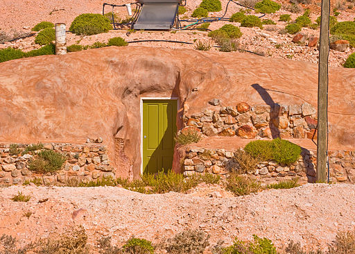 qikipedia's tweet photo. The town of Coober Pedy in Australia is so hot that most people live underground.

(Image: Kerry Raymond; CC BY.) https://t.co/BmjRLxUNbw