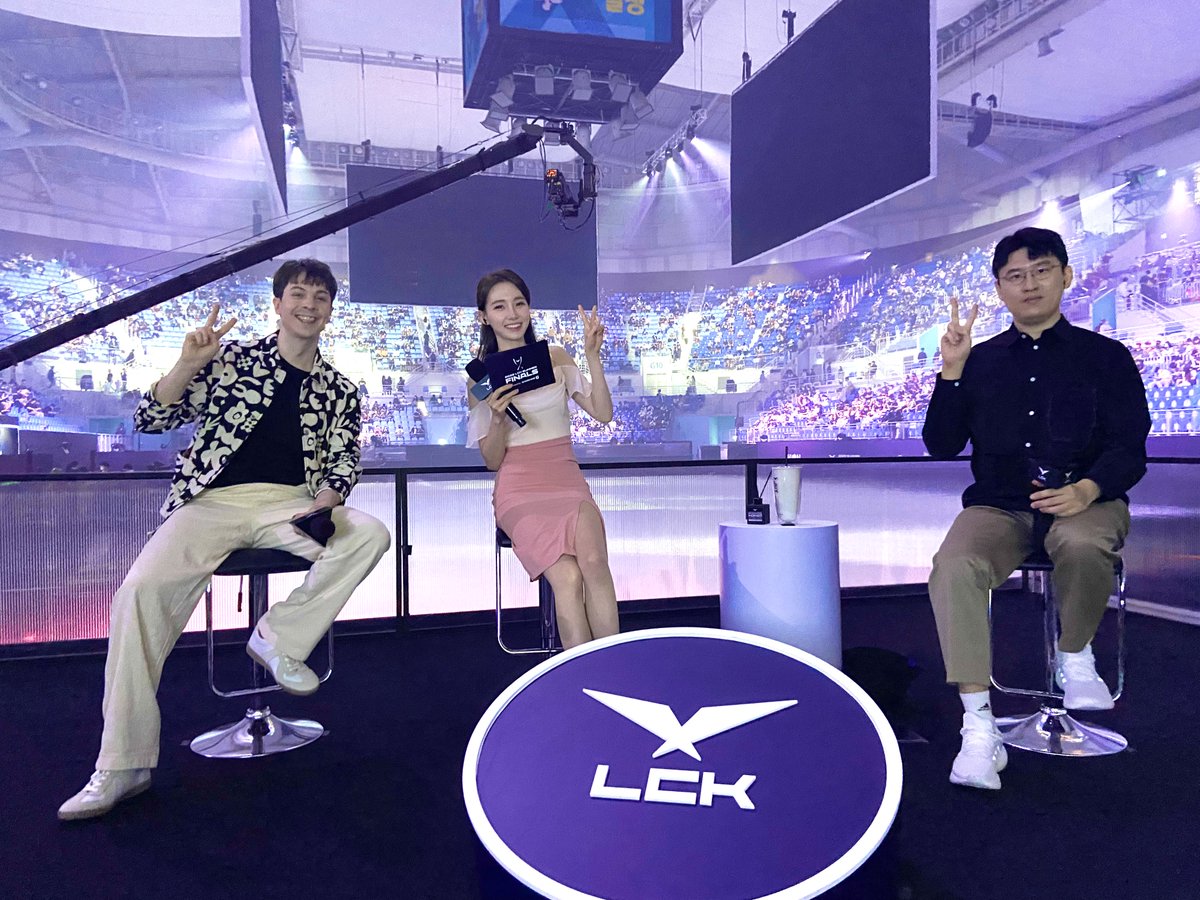 LCK's tweet photo. Are you tuned in to the #LCKFinalsPreshow? 😋

#LCK Summer Finals begin NOW!
📺 https://t.co/wfe4IlMZab // https://t.co/divCtriDTt https://t.co/NBc9caK0c8