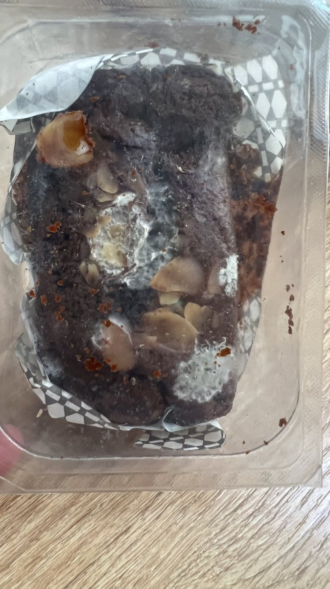 varunrulz07's tweet photo. Just received this #disgusting piece of #cake from @letsblinkit How can you guys send a fungus infested cake??? @FreshatTBD What sort of quality checks you ppl do 😡 @albinder @zomato @jagograhakjago #Gurugram #gurgaon #shocked @richa_khurana https://t.co/RClgK5cldp
