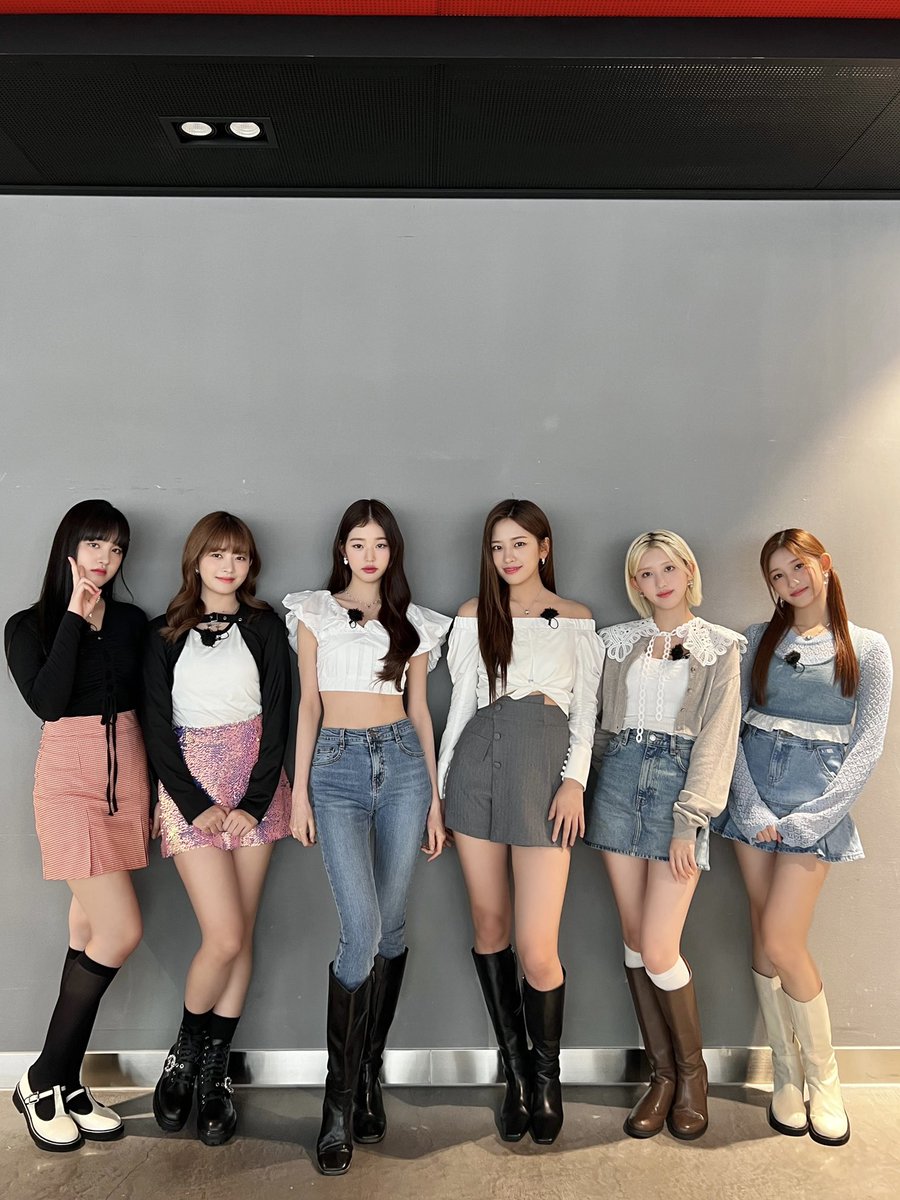 ive goes to school 🚙 and visiting the brother place after school! ive Knowing Bros, the first sortie as a whole 🏁 on the first outing, with the advent of the ‘entertainment god’ turned the school upside down. bro is fall in love with ive's charm, should i make them a DIVE?