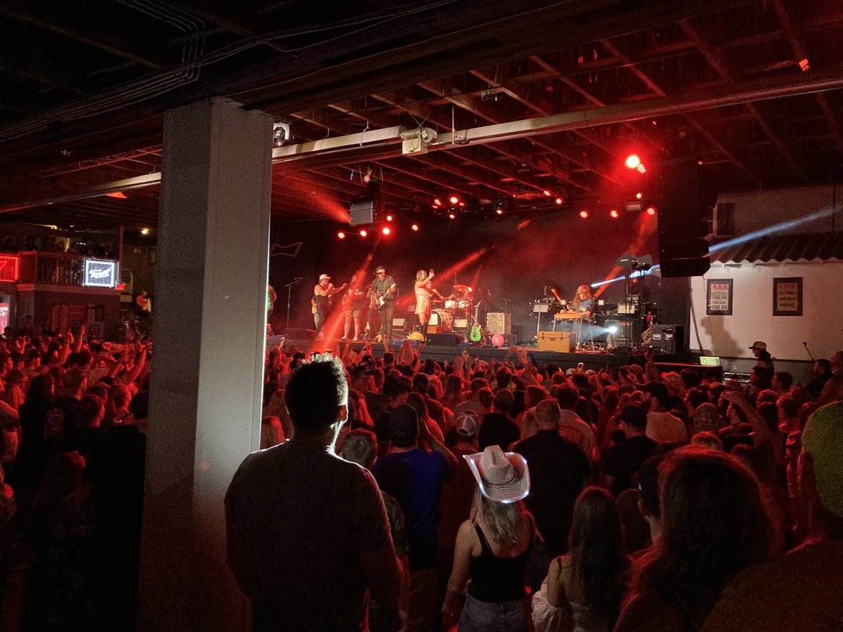 RobMcLeod3's tweet photo. We really should really should go here more often than every 27 years! Lots of fun! #jamesbarkerband #thereecklaws #keetobala https://t.co/xRbpY1KljU