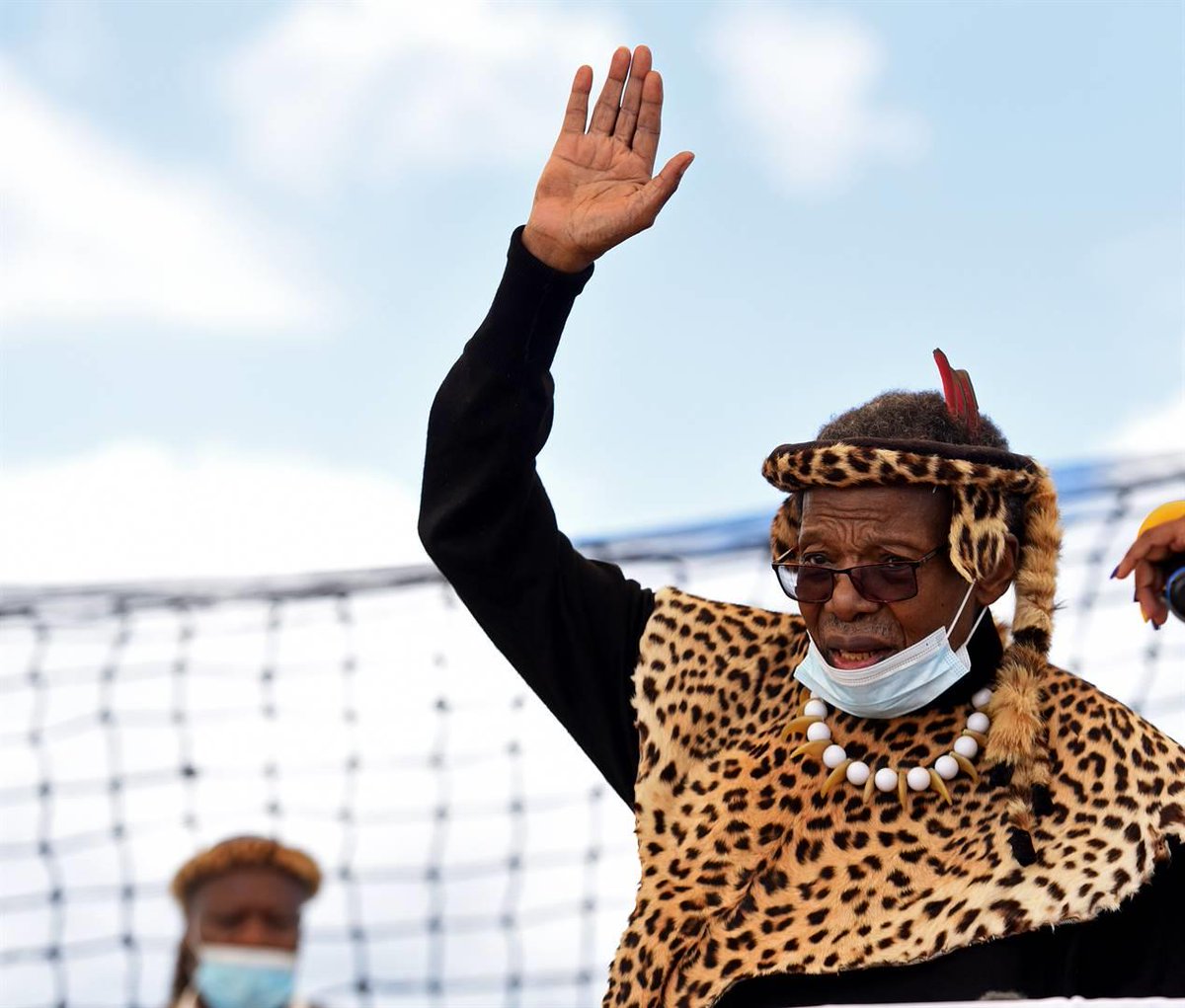 Mondli Makhanya | Hail the mass murderer: It is hoped that the pain that still flows in many families that fell victim to Buthelezi &amp; the IFP’s many raids, assassinations &amp; massacres will haunt those who want to sanitise history &amp; salute the mass murderer ow.ly/JGgI50KtQjP.