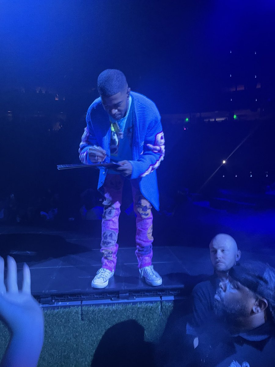 beccadianee's tweet photo. Tonight was a dream ✨ thanks so much for the experience @KiDCuDi https://t.co/eIK521NfQN