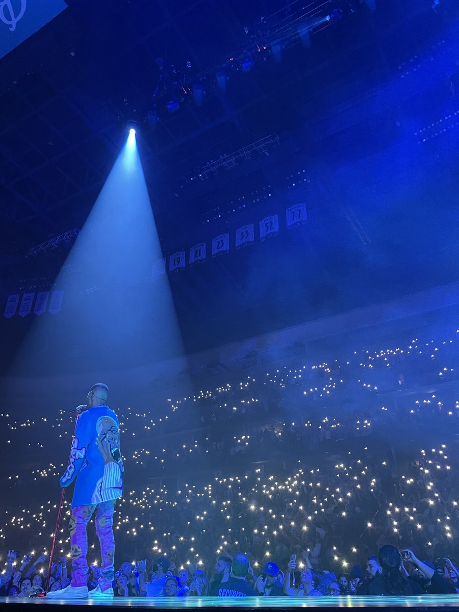 beccadianee's tweet photo. Tonight was a dream ✨ thanks so much for the experience @KiDCuDi https://t.co/eIK521NfQN