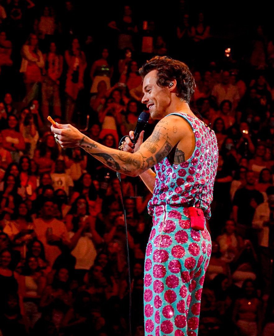 HLDTour's tweet photo. Harry Styles, live from Madison Square Garden.
#LoveOnTourNYC #Residency5
8.27.22

📸: @loutoinfinity https://t.co/M33PP56IS1