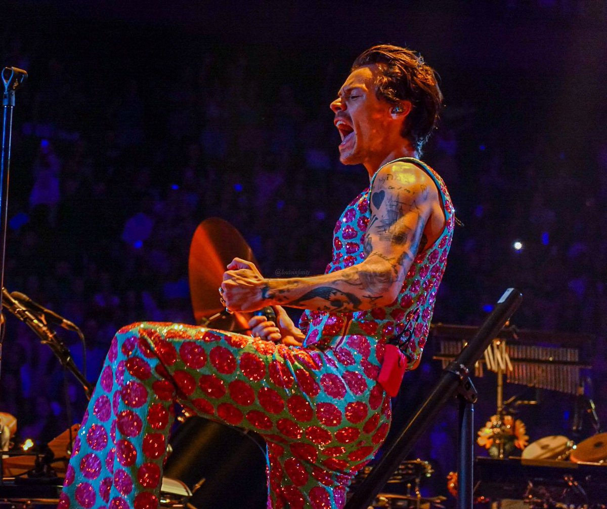 HLDTour's tweet photo. Harry Styles, live from Madison Square Garden.
#LoveOnTourNYC #Residency5
8.27.22

📸: @loutoinfinity https://t.co/M33PP56IS1
