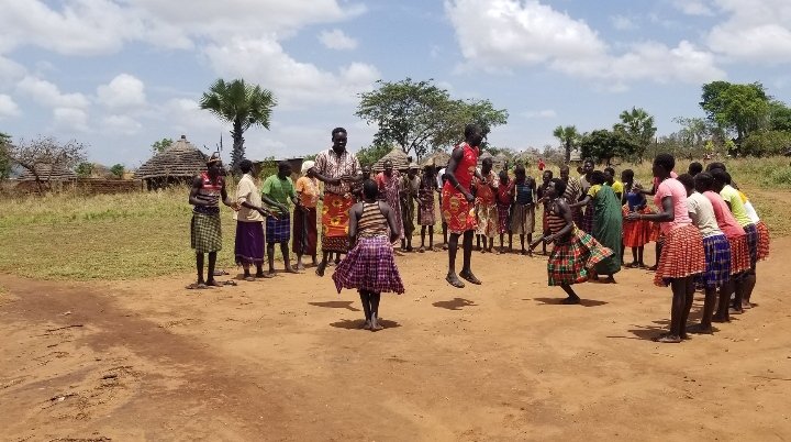 s_kamuntu's tweet photo. @RTMomentPhotos @SergioSpototo #Culturedance #activesaturday https://t.co/2VvqjDdaxz