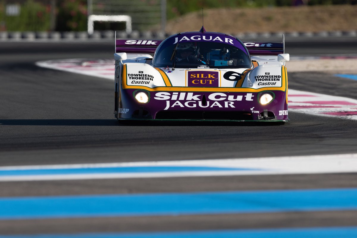 motohistorics's tweet photo. S I L K C U T #Motohistorics #paulricard #peterauto #richardmeins #GRasia #groupcracing #v12 #TWR #XJR8 #silkcutjaguar 📸rob overy https://t.co/AZzbyft5eF