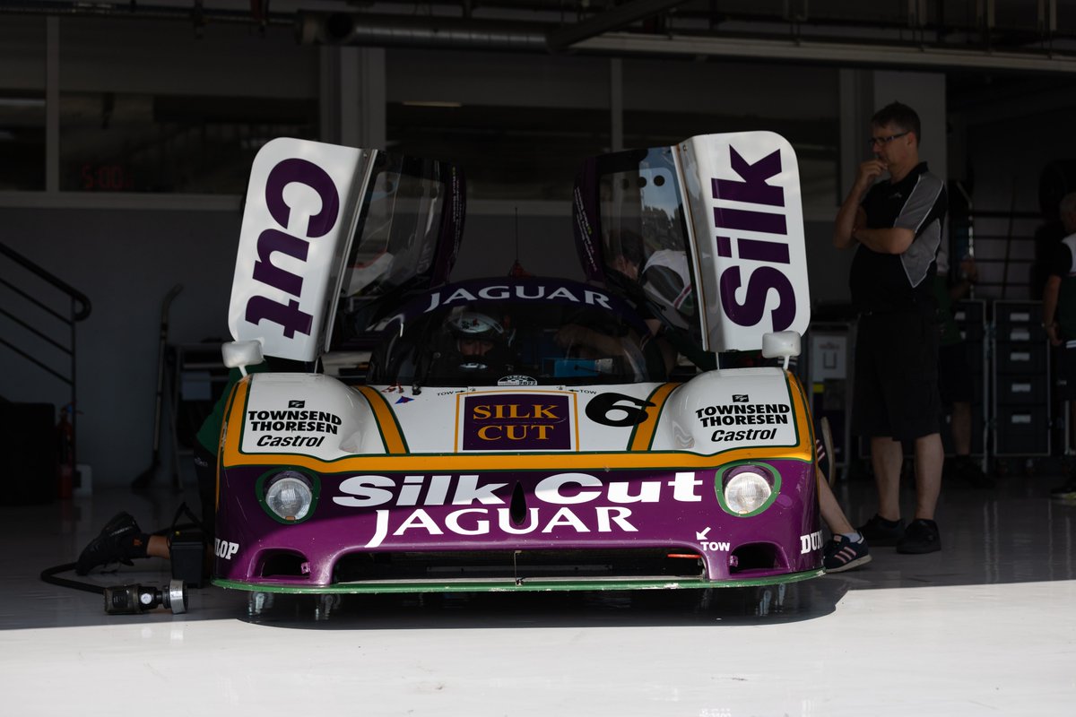 motohistorics's tweet photo. S I L K C U T #Motohistorics #paulricard #peterauto #richardmeins #GRasia #groupcracing #v12 #TWR #XJR8 #silkcutjaguar 📸rob overy https://t.co/AZzbyft5eF
