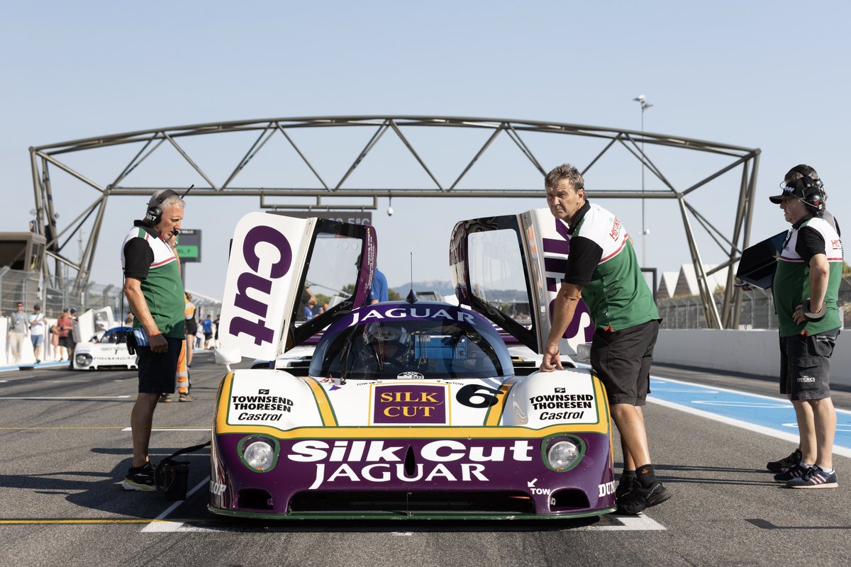 motohistorics's tweet photo. S I L K C U T #Motohistorics #paulricard #peterauto #richardmeins #GRasia #groupcracing #v12 #TWR #XJR8 #silkcutjaguar 📸rob overy https://t.co/AZzbyft5eF