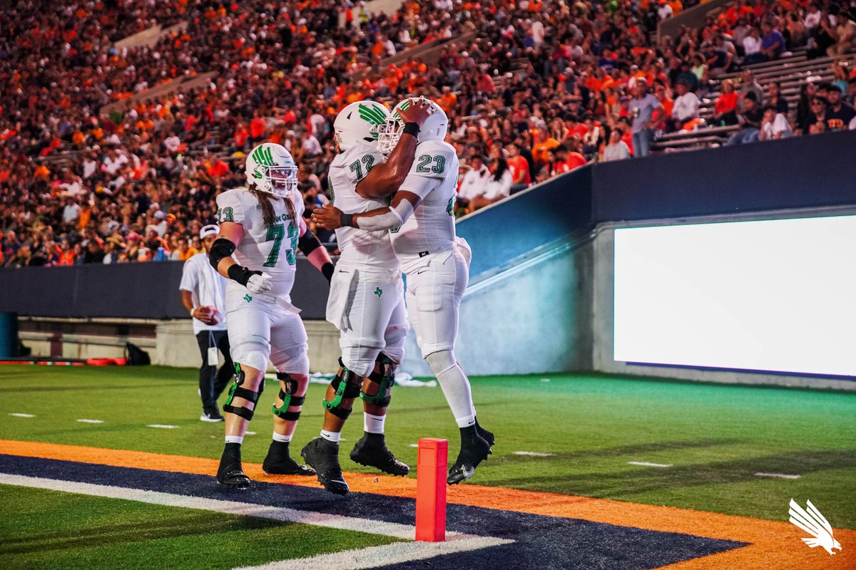 MeanGreenFB's tweet photo. 🙌 The thrill of victory.

#GMG 🟢🦅 https://t.co/jbcSCiXmbK