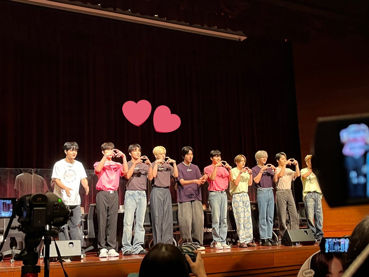 treasure at wonderwall fansign fancams

– a thread: