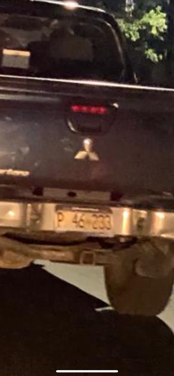 Este vehículo atropelló a un señor en la zona de Lourdes, Colón, y no lo auxilio, sino que salió huyendo. Hecho ocurrido hace unos minutos.