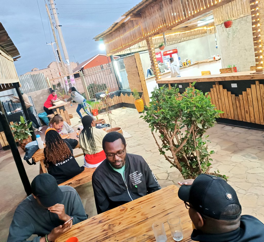 MunchDen's tweet photo. Wakurugenzi mnakujia @MunchDen greatness wapi leo 😋 Frames 1 &amp; 2  or 3 &amp; 4?
NB...No wrong answer zote ni nyumbani 💛 https://t.co/OHbJ99Lu3G