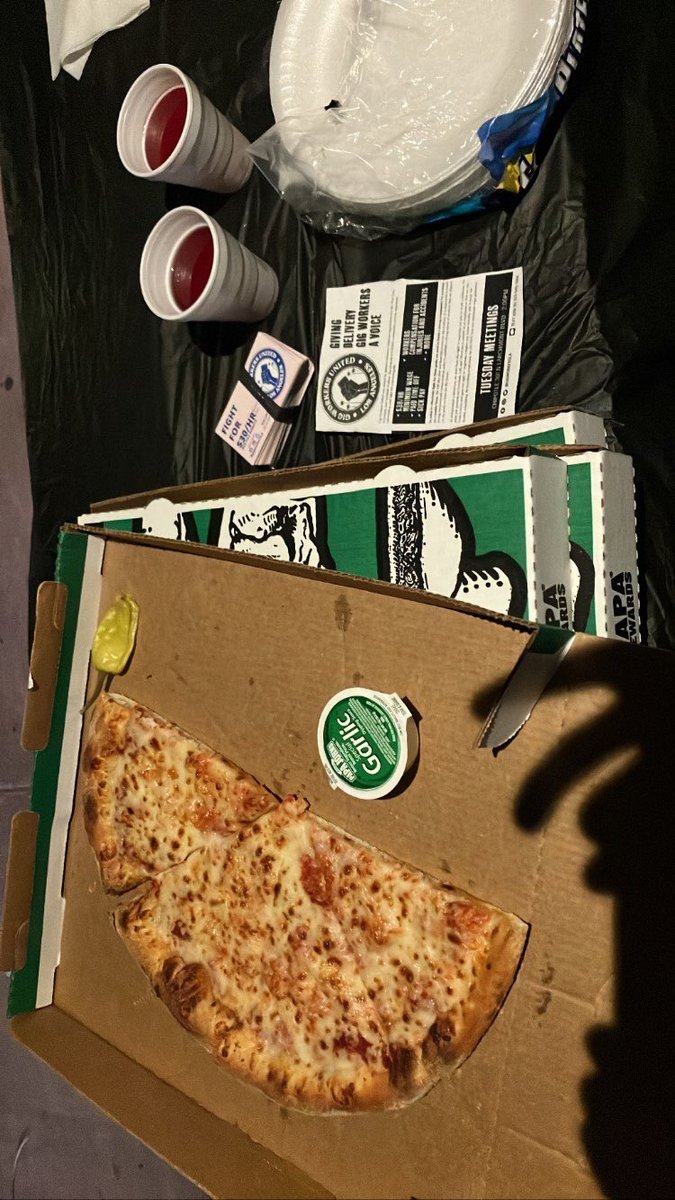 gigworkersLA's tweet photo. Another successful night of tabling to get the word out about a union for LA gig workers! #UnionStrong https://t.co/LVOTtngCuC