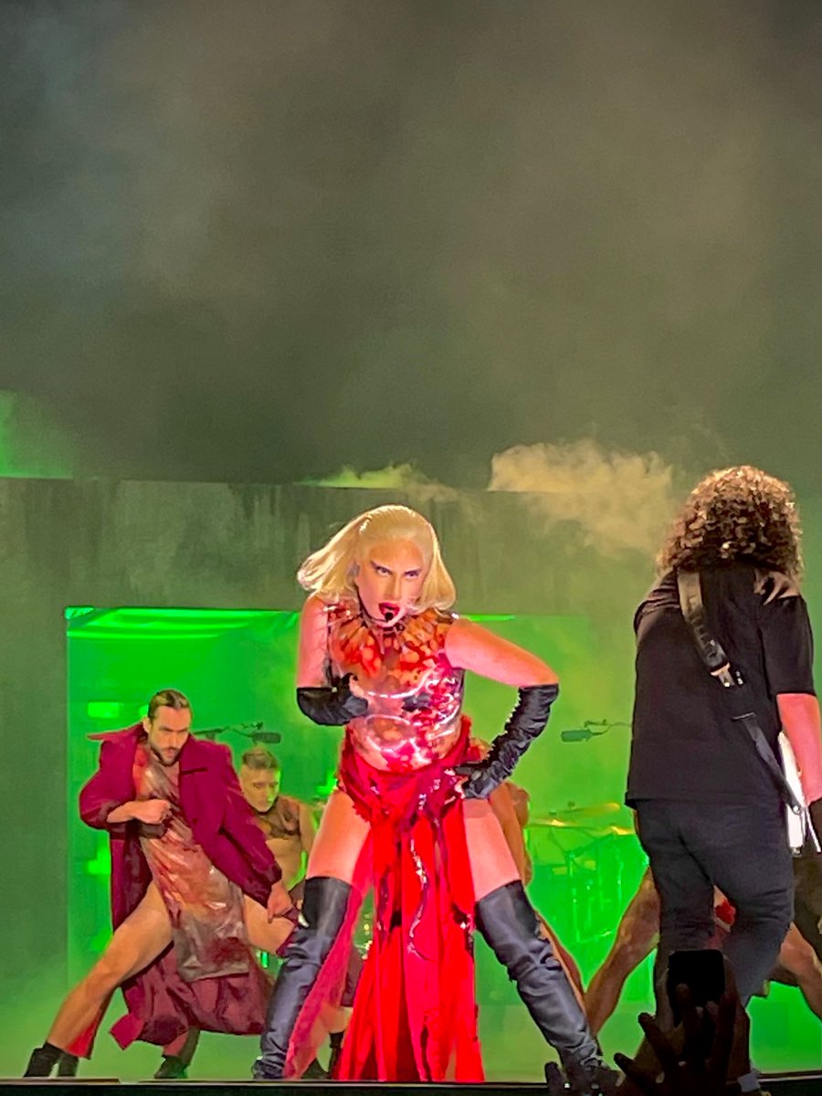 sceneradiacion's tweet photo. Mother Monster ate my heart.
@ladygaga
❤️⚔️🇬🇧✨
#ChromaticaBall #ChromaticaBallLondon
#LadyGaga
#LittleMonsters https://t.co/JqdApLWU6H