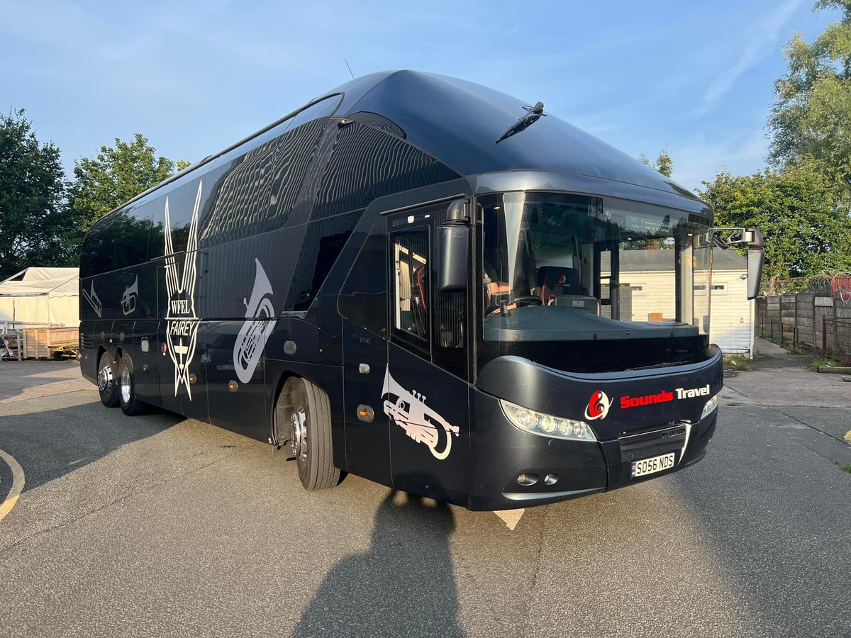 TheFaireyBand's tweet photo. Early start today for our concert at @TheMaltings Berwick upon Tweed. We’re also sporting our new coach livery 😍 @soundstraveluk @WFEL_bridges #brassbands #livemusic #coollivery https://t.co/ZyfTVftRWH