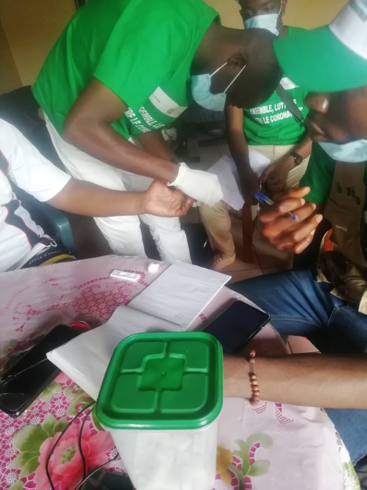 YapBoum2's tweet photo. Les équipes du @MinsanteCMR du @ccouspcameroun @CroixRouge @AfricaCDC @Epicentre_MSF sur le terrain dans les 10 régions pour évaluer à nouveau le niveau d’immunité collective contre la #COVID19 au #Cameroun @DrManaouda @NkenClavere @MKalinda @CentrePasteur https://t.co/roohv8nDmU