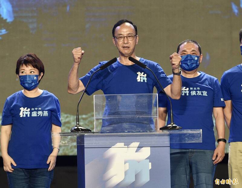ltntw's tweet photo. 新棒球隊正式成立！隊名：雙面膠。

【全代會造勢棒棒全壘打 朱立倫強調黨一定要走正藍與中間路線】
https://t.co/cK0h1Bc4Mz

#國民黨 #全代會 #造勢 #棒球 https://t.co/zmVPa1LcS1