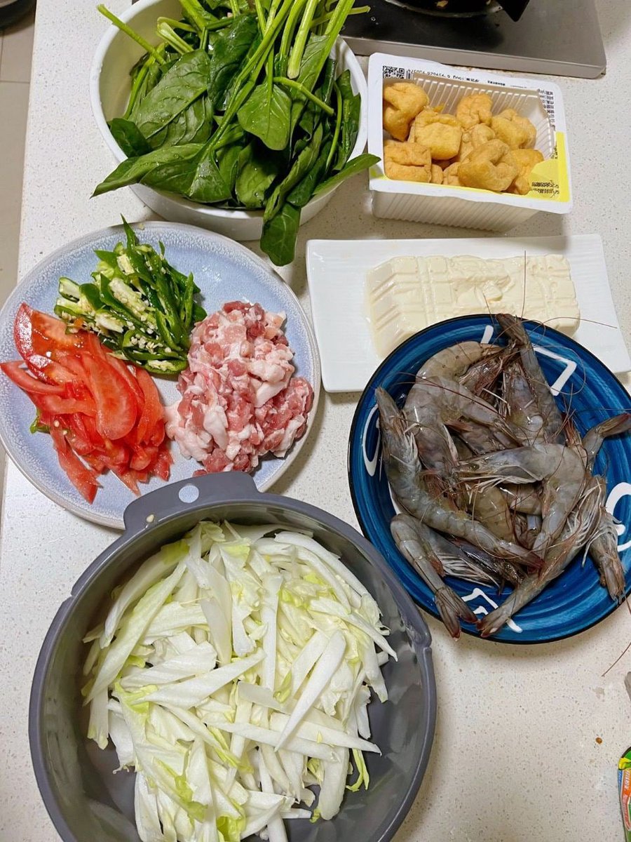 Lung776's tweet photo. 枯燥乏味的生活里总要有点温柔呀～久久一次做饭  刚忙完新货刚到😗 https://t.co/FJojKhPXj9