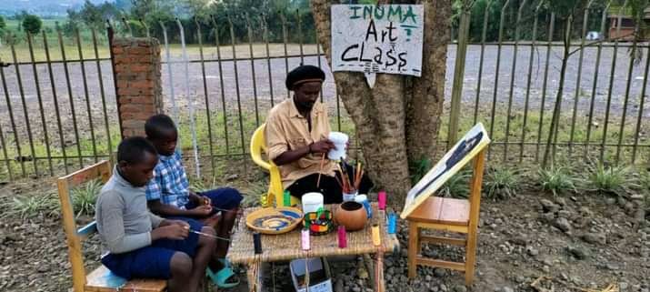 Inuma_inn's tweet photo. Inspired by our new exhibit, Off the Grid? @Inuma_inn will allow visitors during #KwitaIzina to create their own art designs based on Rwanda culture.

Reserve your spot here at Inuma right at the entrance of Musanze.

@visitrwanda_now 

#Escapetheroutine
#Sustainabledevelopment https://t.co/tTxlBjouGu