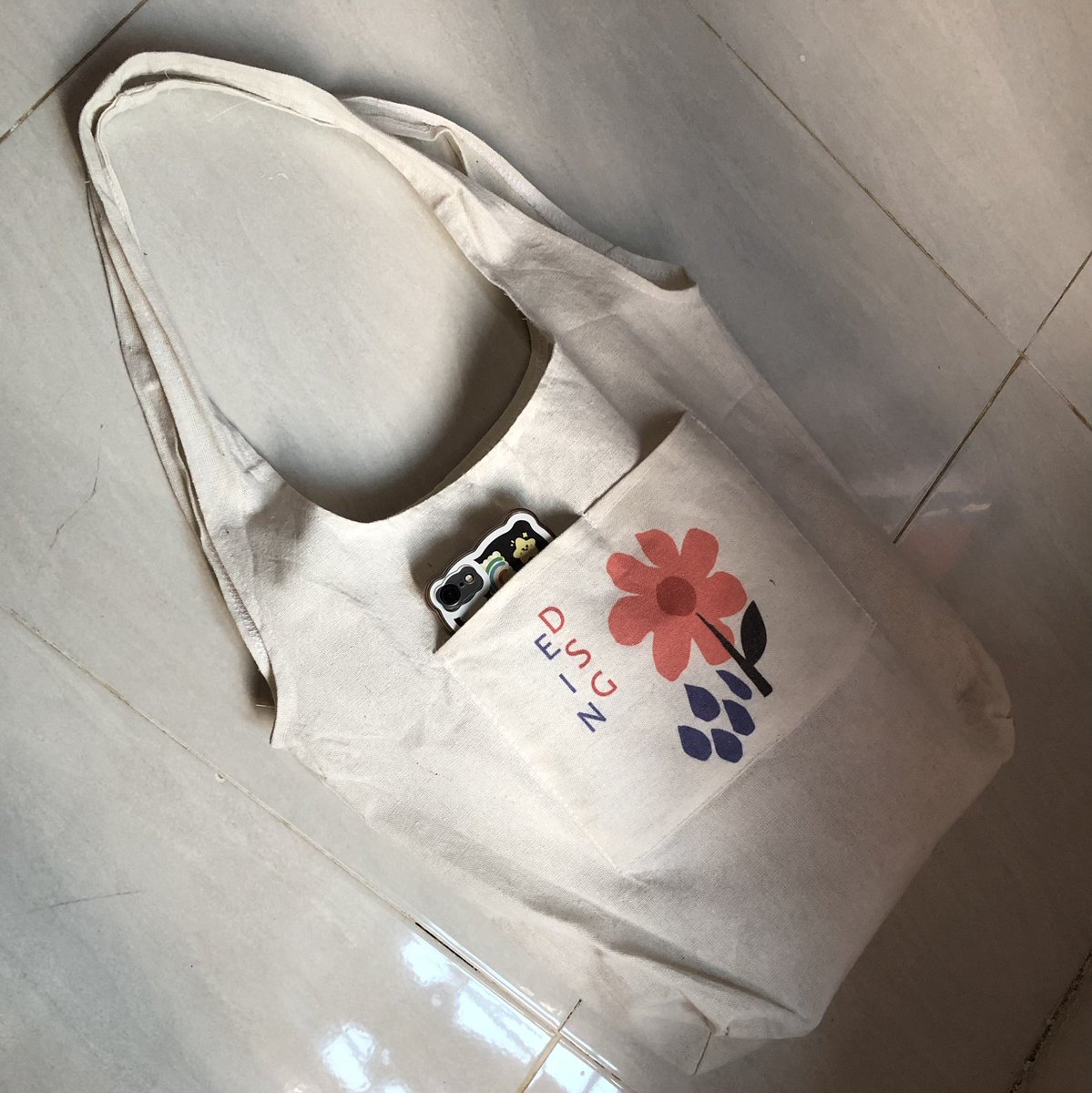 jkhiddengf's tweet photo. @OOTDFESS • Tote bag murah

Tbh diantara 2 bag ini bahanya cakepan yg bunga. Tapi kalo utk daily doang yg namjooning masi oke bgt. Udh kucoba muat laptop dan buku beban smstr akhir🫶🏻

Pict 1 (7k) ⭐️4,7/5 https://t.co/JYed07EaRf
Pict 2 (13k) ⭐️4,7/5 https://t.co/eCn1dfpYwh https://t.co/sDd0M82zb0