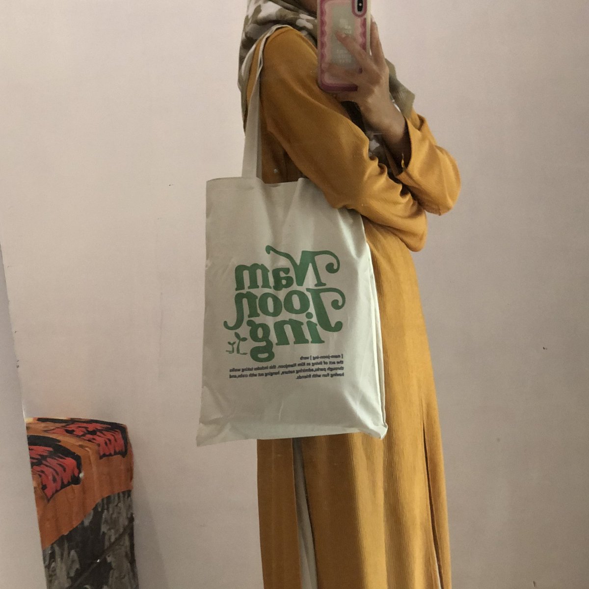 jkhiddengf's tweet photo. @OOTDFESS • Tote bag murah

Tbh diantara 2 bag ini bahanya cakepan yg bunga. Tapi kalo utk daily doang yg namjooning masi oke bgt. Udh kucoba muat laptop dan buku beban smstr akhir🫶🏻

Pict 1 (7k) ⭐️4,7/5 https://t.co/JYed07EaRf
Pict 2 (13k) ⭐️4,7/5 https://t.co/eCn1dfpYwh https://t.co/sDd0M82zb0