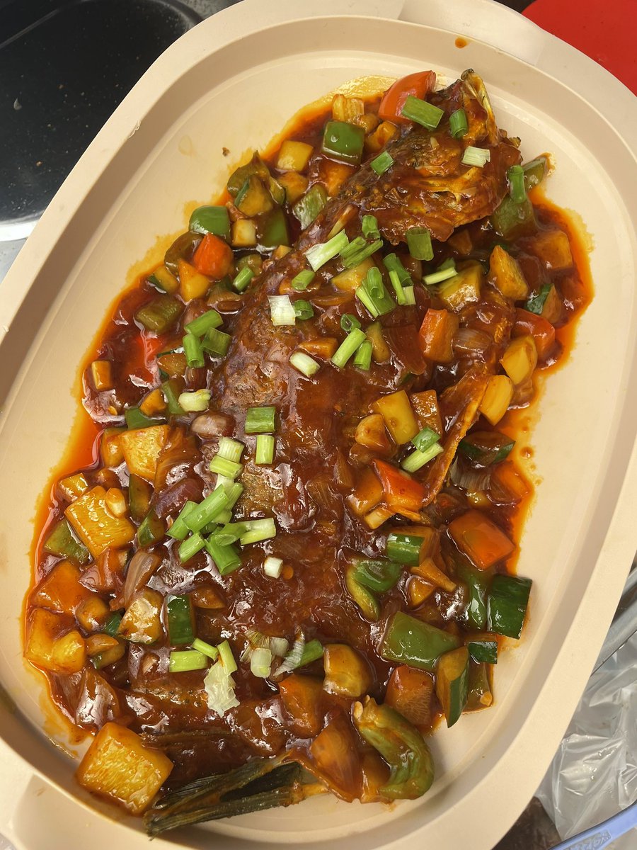 athierahzainal's tweet photo. Siakap masam manis sotong tumis kati tofu steam ayam cincang . #lunch https://t.co/x9miH2fTmX