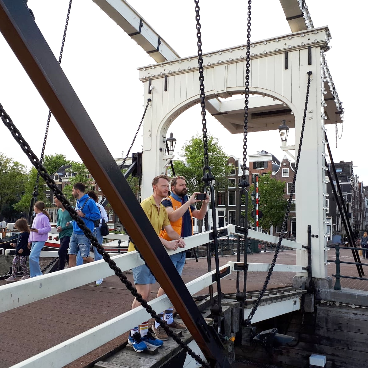 LicenceToQueer's tweet photo. Wint and Kidding around on the Skinny Bridge
#Amsterdam #DiamondsAreForever #WintandKidd #JamesBond https://t.co/gazVTIaIPb
