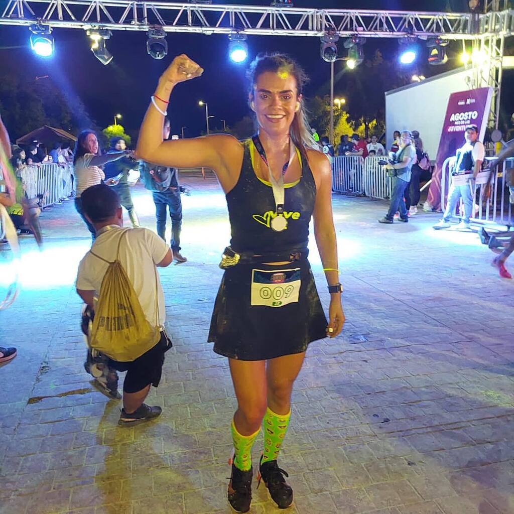 KarlaCastroFit's tweet photo. Agradezco estas piernas tan fuertes para romper con todo…💯
🏃🏽‍♀️🔥💯 #karlavivefit💚 
.
.
.
.
.
#vivefit #running #fitmom #fitness #fitnessgirl #motivation #neonrun @isjuventud #neon #girlpower #motivation #loveyourself #functionaltraining #instagram #i… https://t.co/sEboIJWMh2 https://t.co/Cr8ZcvG4Pu