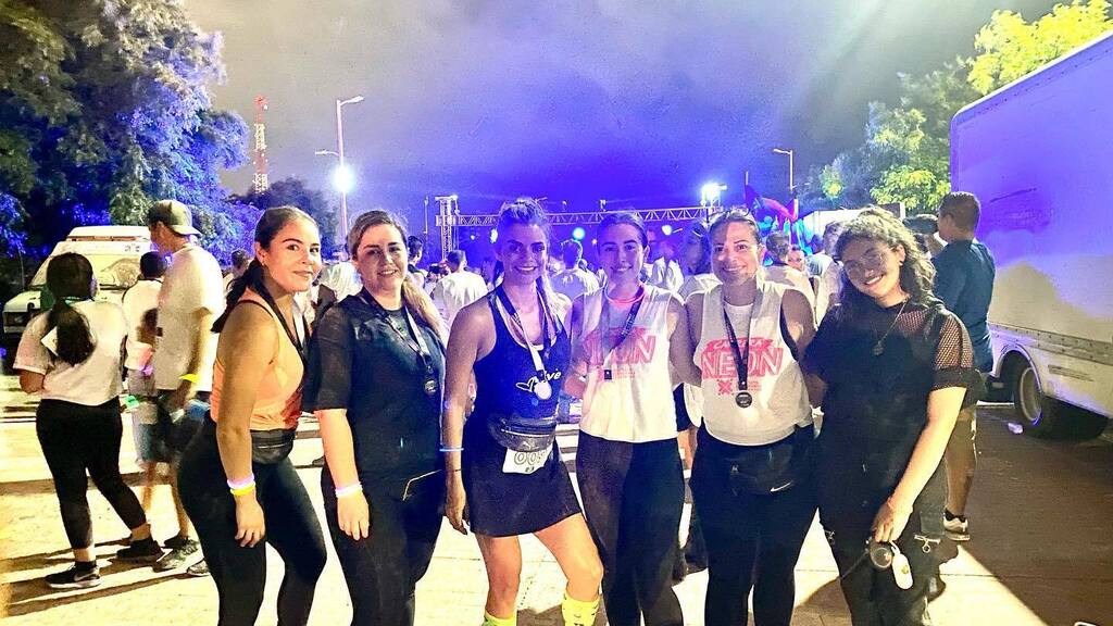 KarlaCastroFit's tweet photo. 💙🏃🏽‍♀️🔥 Eres el promedio de las 5 personas que te rodean … 
Jim Rohn
.
.
.
.
.
#karlavivefit💚 #neonrun #carreraneon #sonora #girlpower #fitness #vivefit #instagram #instagood #fitness #fitnessgirl #motivacion #motivation #happylife https://t.co/xOyT7rHrt0 https://t.co/FWWH5slYCG