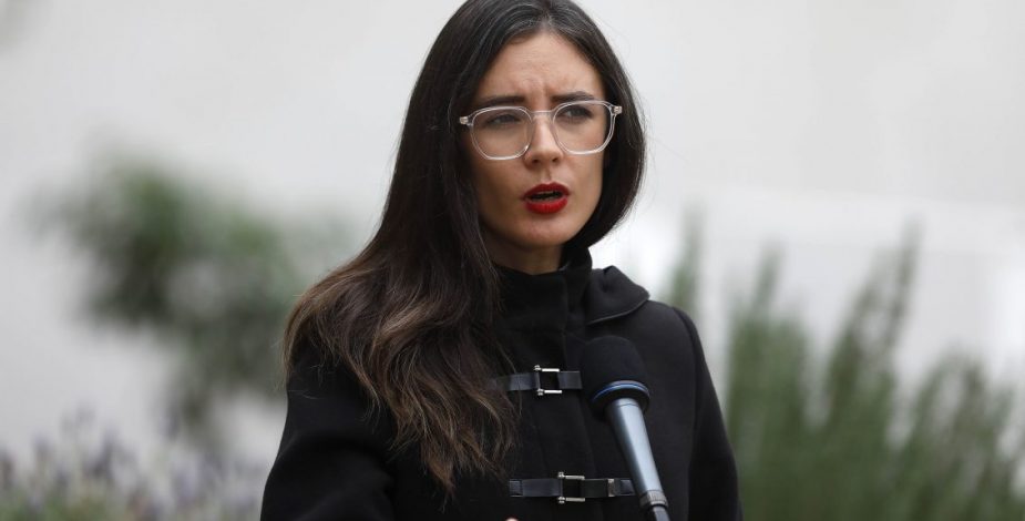 Gobierno condena acto en actividad del Apruebo en Valparaíso: “No solo ofenden a nuestros símbolos patrios, sino que atentan contra niños, niñas y adolescentes”

bit.ly/3e1HJCi