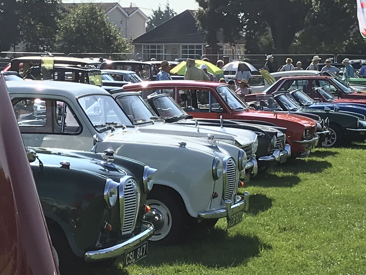 ClevedonShow's tweet photo. It’s Classic Car Day 🚙 https://t.co/qSJc4yyN28