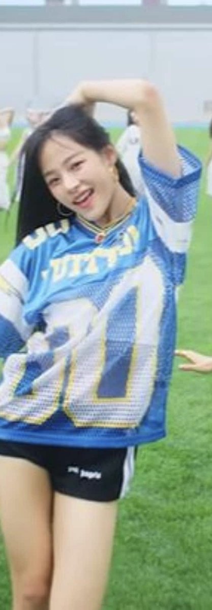 adordani's tweet photo. SEOKJIN AND MINJI MATCHING OMG https://t.co/wr1te2mxoJ