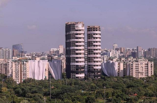 punjabkesari's tweet photo. Twin Tower गिराने की तैयारी पूरी, अलर्ट पर अस्पताल और लोगों को दी गई खास सलाह...ये रास्ते रहेंगे बंद
https://t.co/FIbGqWoFHg
#SupertechTwinTowers #Noida #Hospital #EmergencyVehicle #Noida-GreaterNoidaExpressway #NoidaTrafficPolice #TrafficAdvisor https://t.co/FEMJ2XhzYk