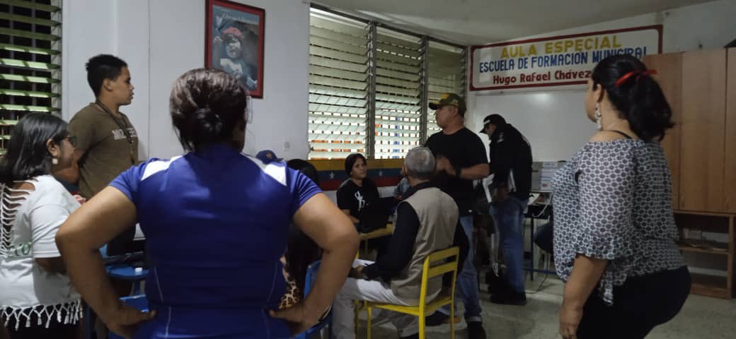 comandosergioh's tweet photo. A esta hora nuestros equipos realizan la carga y sistematización de los resultados de cada una de las elecciones realizadas en las comunidades; el @PartidoPSUV se fortalece en Ciudad Bolívar juntos somos más #UniónParaLaVictoria https://t.co/J9XVuEGhme
