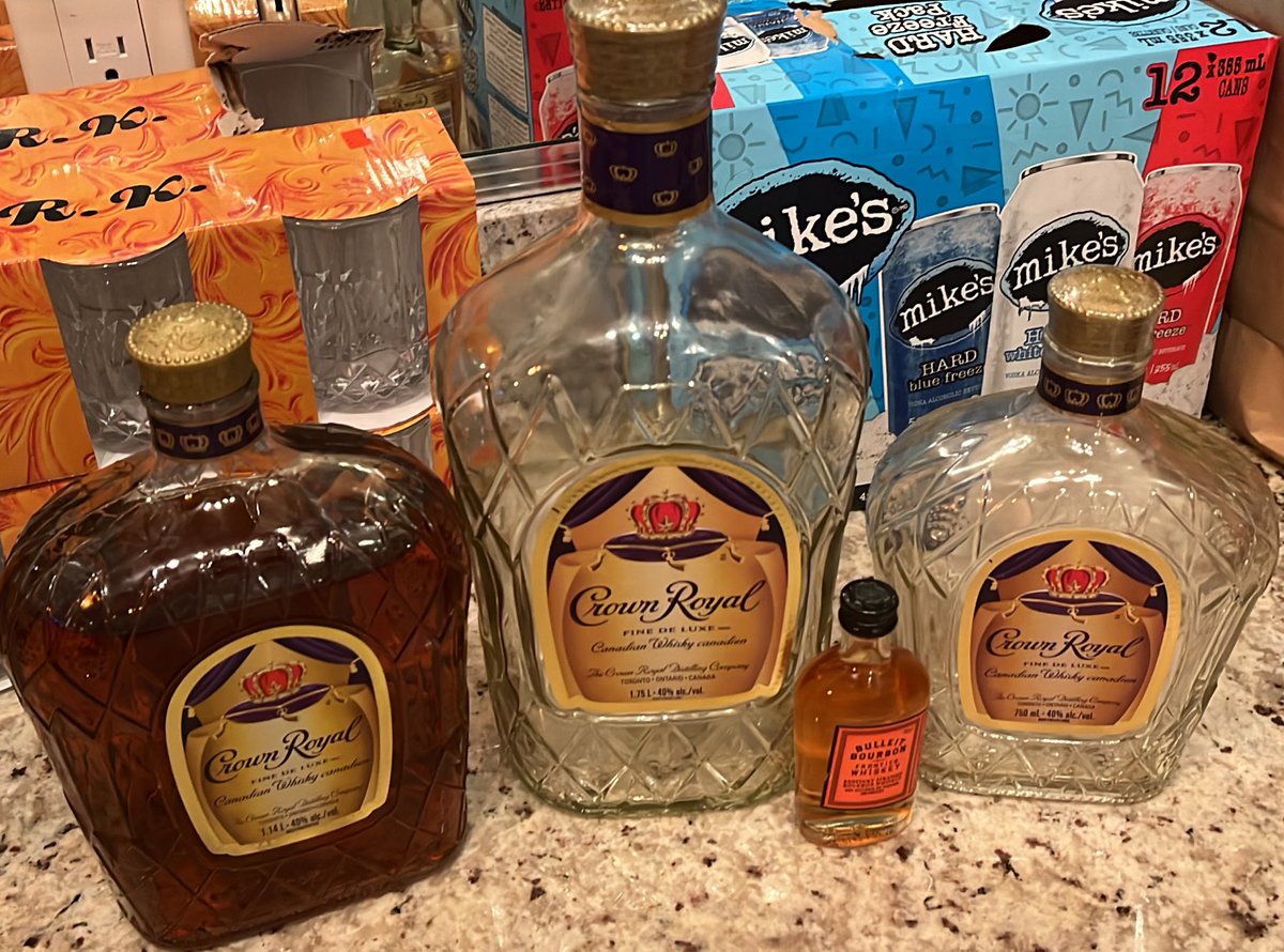 Canuck2207's tweet photo. Little brother, middle brother, big brother. Other big brother not available for pic😂😂 where you at 3L… #CrownRoyal #ZeeBest https://t.co/okmmbwBAW4