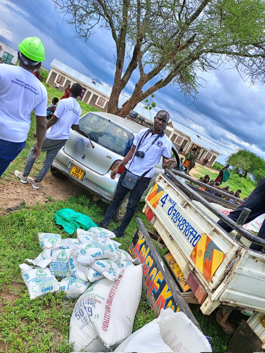 JuliusKizito10's tweet photo. The team that went to karamoja involved 2 students from Makerere University (Onyende Ogwang & Lucius Otyang) and 7 students from Kyambogo university ( Kakembo Martin, Balikowa Nelson, Nowembabazi Allan,Ongu Denis, Sharon, Okono Michael, kizito Julius
#Studentstogether
#Munnakyal https://t.co/m3Uz7TopkP